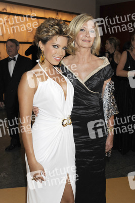 Sylvie van der Vaart, Olivia Newton-John