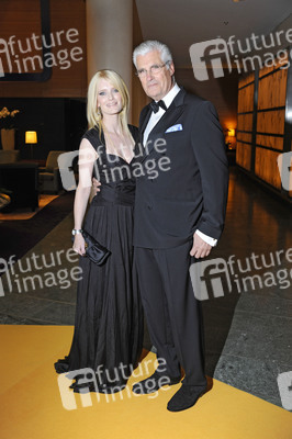 Mirja du Mont, Sky du Mont