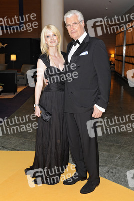 Mirja du Mont, Sky du Mont