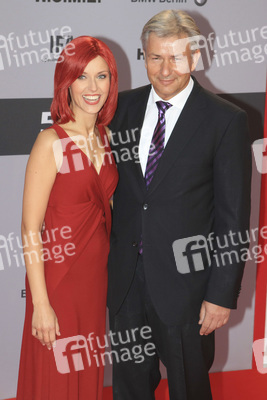 Klaus Wowereit mit Eva (Miss IFA)
