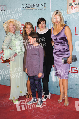Elke Sommer, Yvonne Catterfeld, Hannah Levy, Meret Becker, Veronica Ferres