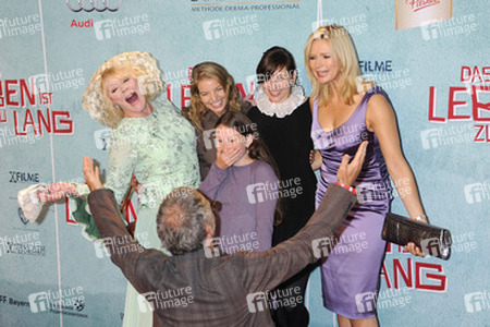 Dani Levy, Elke Sommer, Yvonne Catterfeld, Hannah Levy, Meret Becker, Veronica Ferres