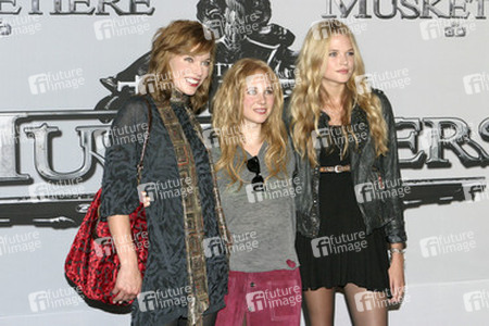 Milla Jovovich, Juno Temple, Gabriella Wilde