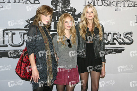 Milla Jovovich, Juno Temple, Gabriella Wilde