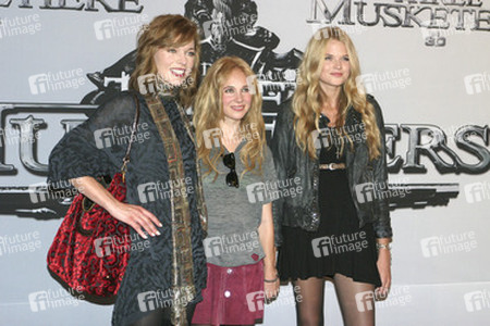 Milla Jovovich, Juno Temple, Gabriella Wilde