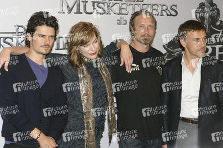 Orlando Bloom, Milla Jovovich, Mads Mikkelsen, Christoph Waltz