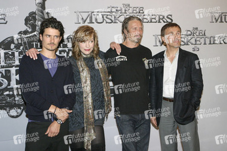 Orlando Bloom, Milla Jovovich, Mads Mikkelsen, Christoph Waltz