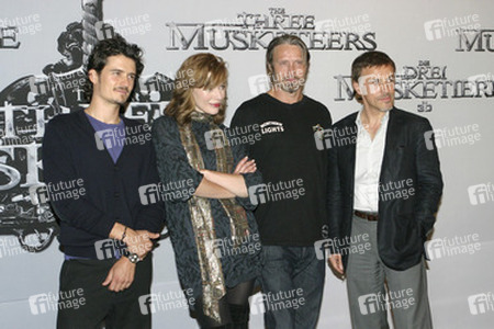 Orlando Bloom, Milla Jovovich, Mads Mikkelsen, Christoph Waltz