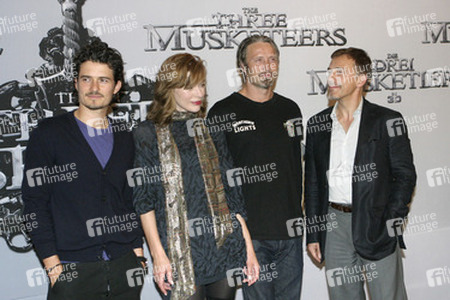 Orlando Bloom, Milla Jovovich, Mads Mikkelsen, Christoph Waltz
