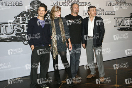 Orlando Bloom, Milla Jovovich, Mads Mikkelsen, Christoph Waltz