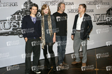 Orlando Bloom, Milla Jovovich, Mads Mikkelsen, Christoph Waltz