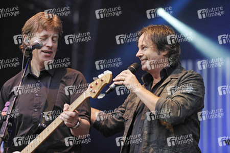 Rory MacDonald, Bruce Guthro (Runrig)