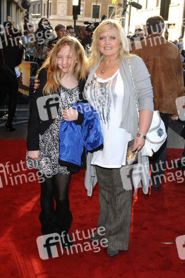 Linda Nolan (The Nolans) mit Begleitung