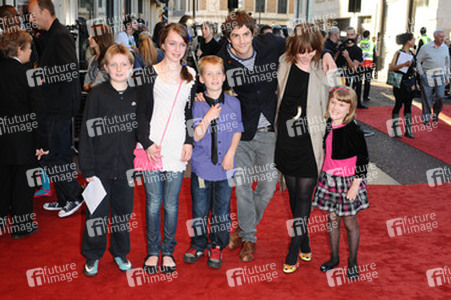 Jim Sturgess mit Freundin Mickey O'Brien mit Kindern