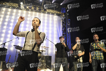 Nino Skrotzki (Virginia Jetzt) und Fettes Brot