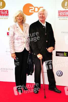 Peer Augustinski mit Gattin