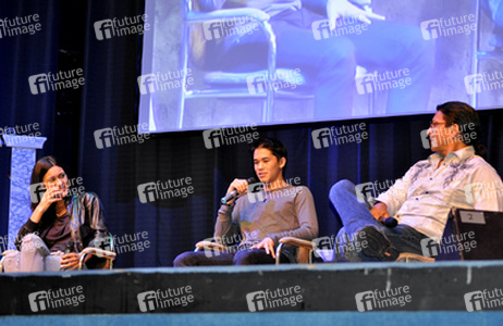 Julia Jones, BooBoo Stewart, Gil Birmingham