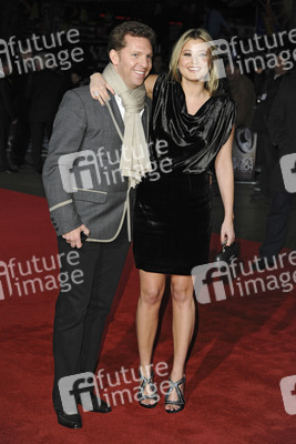 Holly Valance mit Begleitung