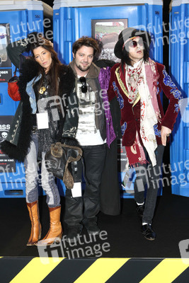 Jeff Tremaine mit Begleitung