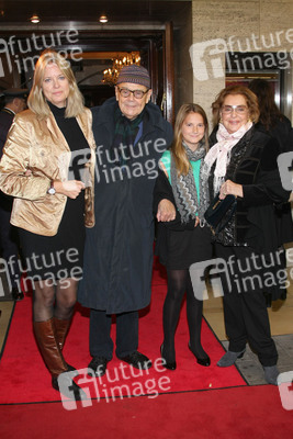 Nadja Tiller und Walter Giller mit Tochter Natascha und Enkelin