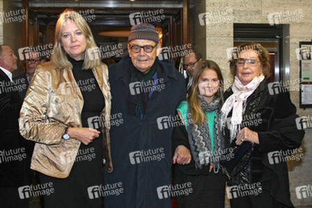 Nadja Tiller und Walter Giller mit Tochter Natascha und Enkelin