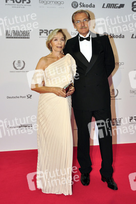 Monika Peitsch mit Begleitung