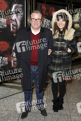Ray Winstone, Lois Winstone