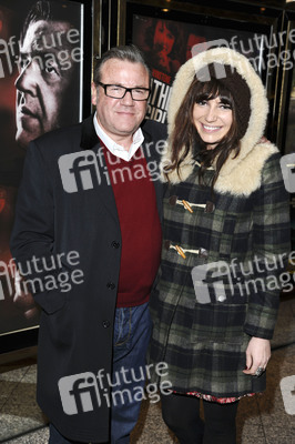 Ray Winstone, Lois Winstone