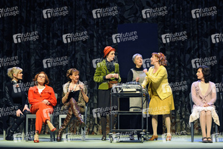 Anne Kasprik, Brigitte Grothum, Sylvia Wintergrün, Martina Mann, Nela Bartsch, Manon Strache, Marijam Agischewa