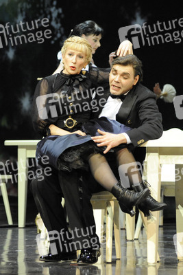 Dagmar Manzel, Max Hopp