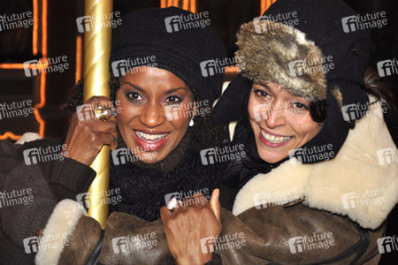 Liz Baffoe, Yvonne De Bark
