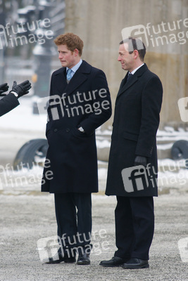 Henry Mountbatten-Windsor / Prinz Harry, Simon McDonald