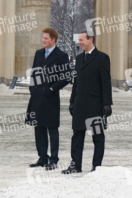 Henry Mountbatten-Windsor / Prinz Harry, Simon McDonald