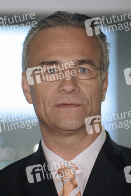 Klaus J. Behrendt