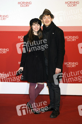 Jamila Saab, Tino Mewes