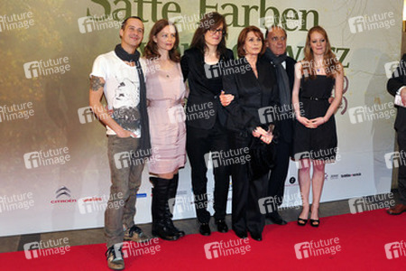 Barnaby Metschurat, Carina N. Wiese, Sophie Heldman, Senta Berger, Bruno Ganz, Leonie Benesch
