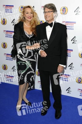 Jerry Hall mit Begleitung
