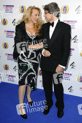Jerry Hall mit Begleitung