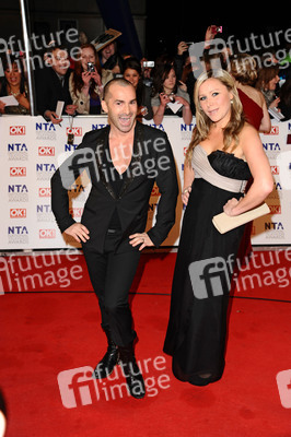 Louie Spence mit Begleitung
