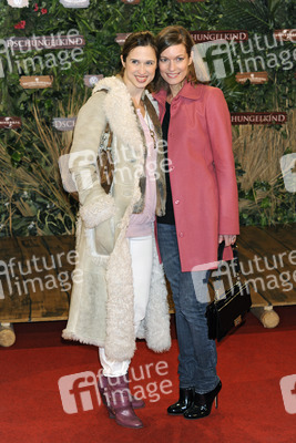 Tanya Neufeldt, Lisa Martinek