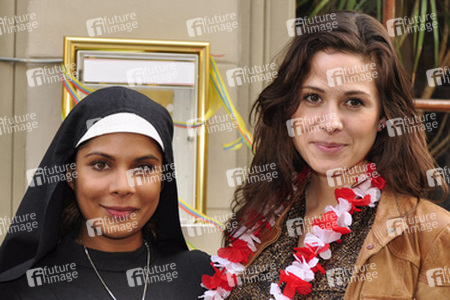 Indira Weis, Ellenie Salvo González