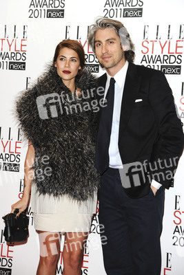 George Lamb mit Begleitung