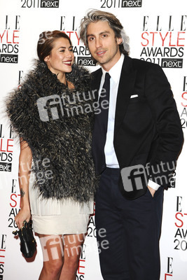 George Lamb mit Begleitung