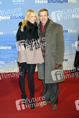 Gedeon Burkhard mit Freundion Annika Bormann