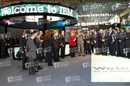 Angela Merkel mit Delegationen aus Deutschland und CeBIT 2001 Partnerland Türkei