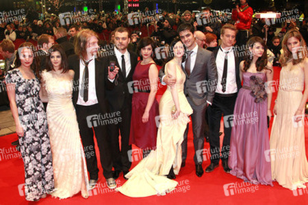 Alicia Vikander (Schweden), Clara Lago (Spanien), Domhnall Gleeson (Irland), Pilou Asbaek (Dänemark), Marija Skaricic (Kroatien), Andrea Riseborough (Großbritannien), Nik Xhelilaj (Albanie), Alexander Fehling (Deutschland), Natasha Petrovic (Mazedonien), Sylvia Hoeks (Niederlande)