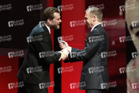 Pilou Asbaek, Ralph Fiennes