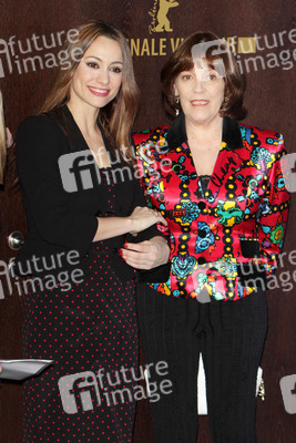 Natalia Verbeke, Carmen Maura