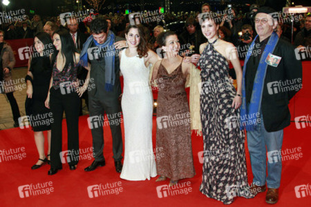 Nesrin Samdereli, Yasemin Samdereli, Vedat Erincin, Demet Güll, Lilay Huser, Aylin Tezel, Vedat Erincin