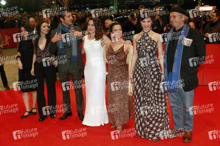 Nesrin Samdereli, Yasemin Samdereli, Vedat Erincin, Demet Güll, Lilay Huser, Aylin Tezel, Vedat Erincin